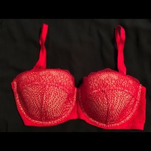 Victoria’s Secret Very Sexy balconet Bra